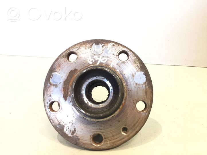 Volkswagen Golf V Front wheel bearing hub 