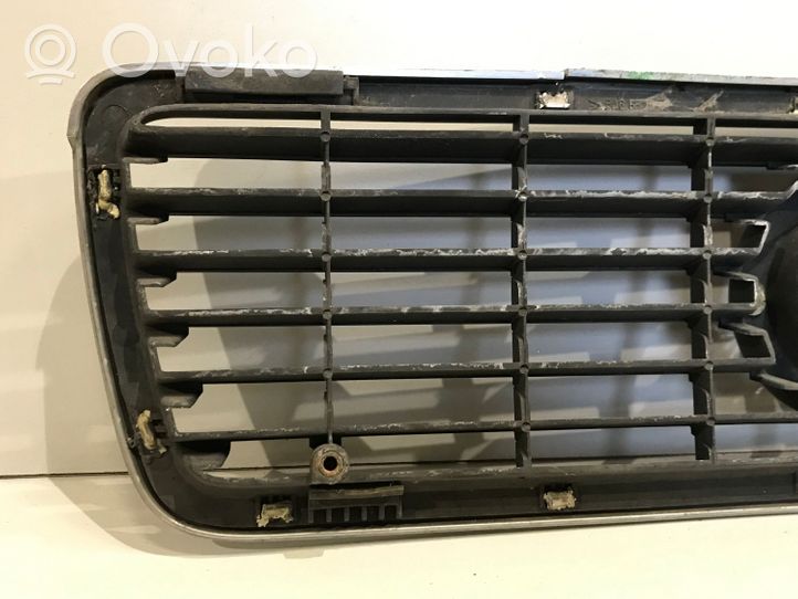 Audi 80 90 S2 B4 Griglia superiore del radiatore paraurti anteriore 8G0853651G