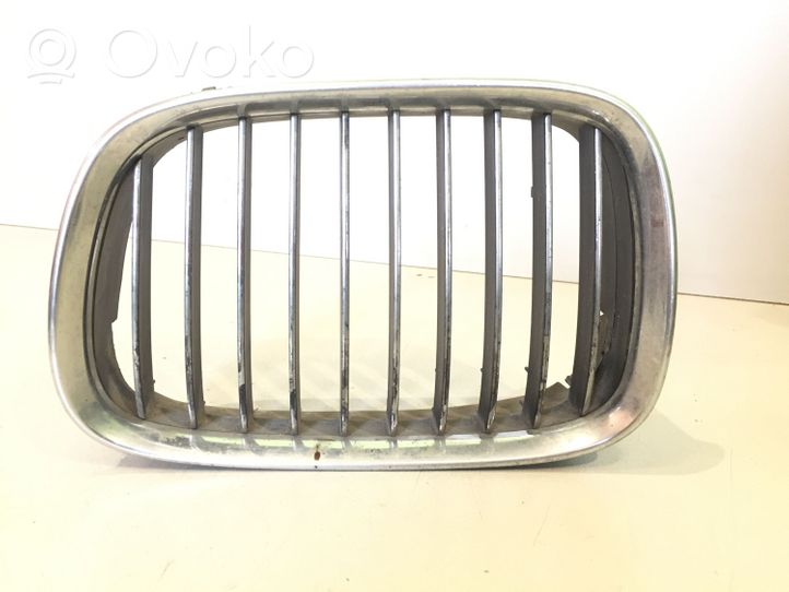 BMW 5 E39 Atrapa chłodnicy / Grill 8159311