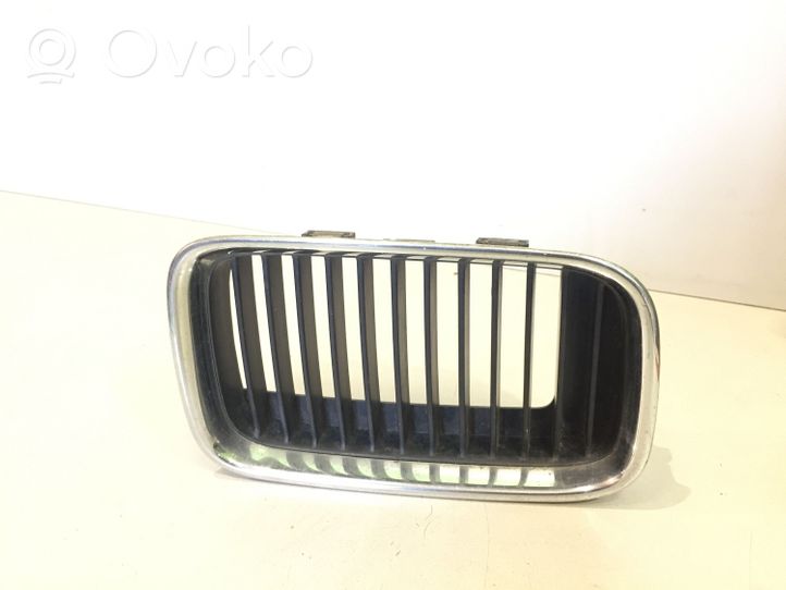 BMW 3 E36 Grille de calandre avant 51138151548