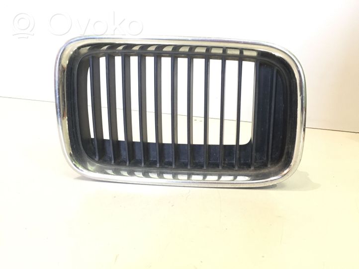 BMW 3 E36 Grille de calandre avant 51138151548