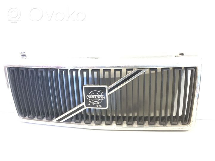 Volvo 240 Griglia superiore del radiatore paraurti anteriore 1312657