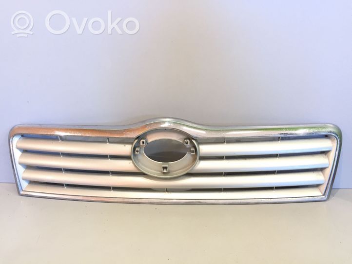 Toyota Avensis T250 Maskownica / Grill / Atrapa górna chłodnicy 531140D060