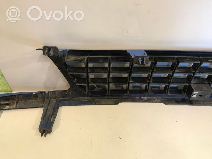 Opel Frontera A Front bumper upper radiator grill 07050999