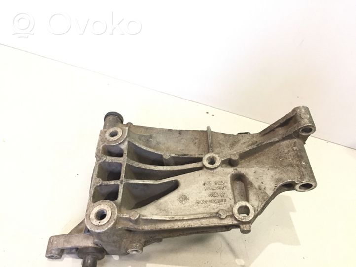 Volkswagen Golf III Support de générateur / alternateur 037903143E