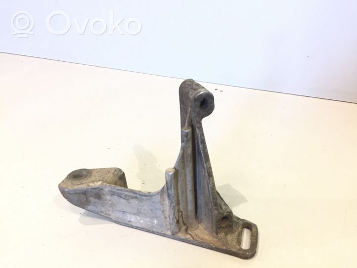 Volkswagen PASSAT B3 Supporto di montaggio della pompa del servosterzo 027145531