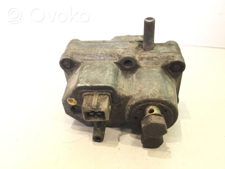 Audi 80 90 S2 B4 Regolatore di pressione del carburante 035133403H