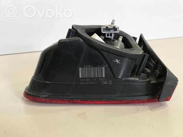 Volkswagen Tiguan Lampy tylnej klapy bagażnika 5N0945093C