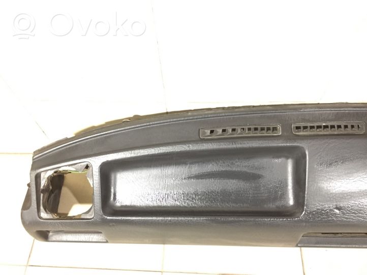 Audi Coupe Panelė 811857069