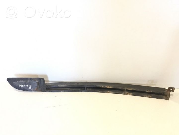 Mercedes-Benz E W123 Mascherina inferiore del paraurti anteriore 1238880123