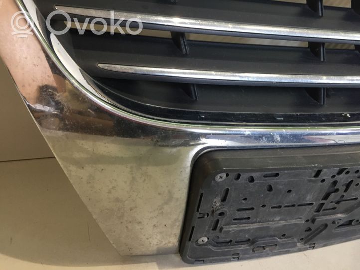 Volkswagen PASSAT B6 Grotelės viršutinės 3C0853651D