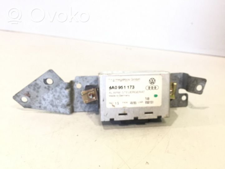 Audi A6 S6 C4 4A Boîtier module alarme 4A0951173