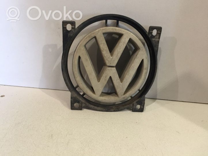 Volkswagen PASSAT B3 Mostrina con logo/emblema della casa automobilistica 357853601E