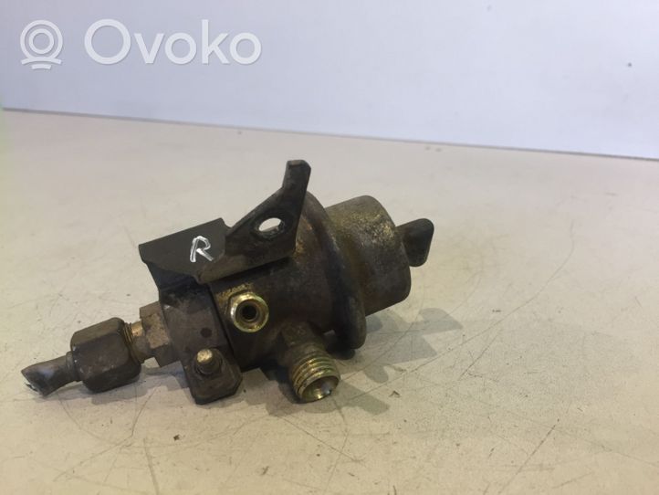 Audi 80 90 B3 Regulator ciśnienia paliwa 034133534F