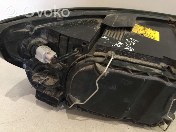 Volvo V50 Lampa przednia 30698648