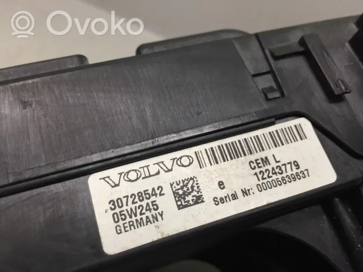 Volvo XC70 Ramka / Moduł bezpieczników 30728542