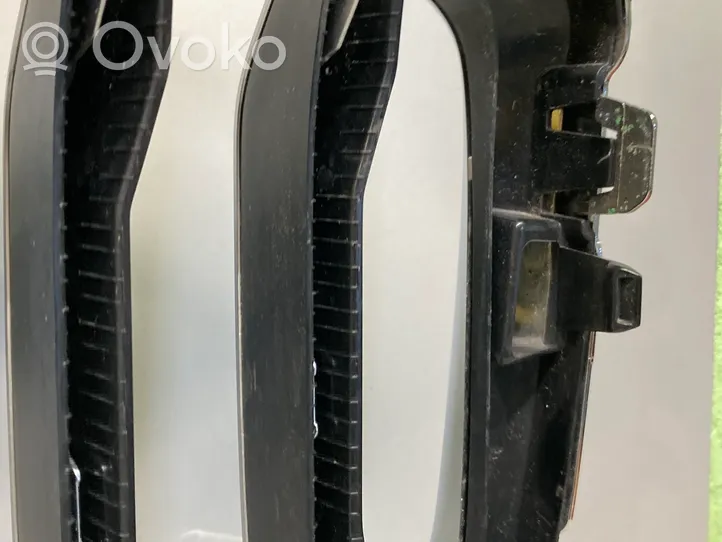 BMW X5 G05 Front bumper upper radiator grill 7454888