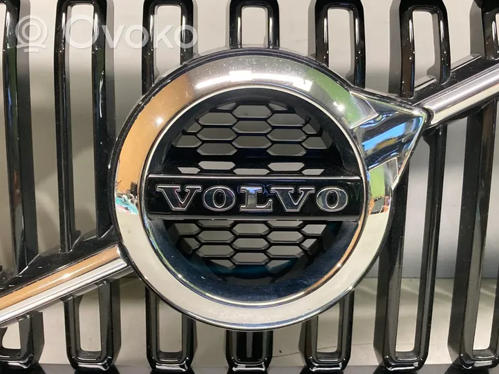 Volvo XC60 Front bumper upper radiator grill 31425533