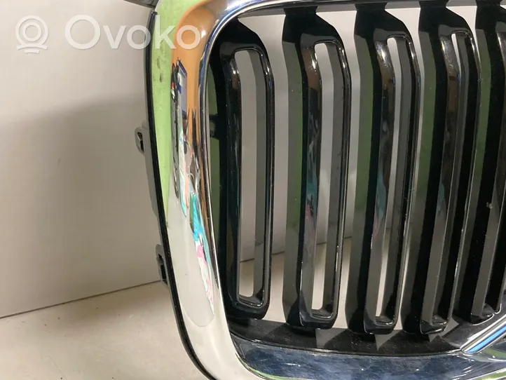 Volvo XC60 Front bumper upper radiator grill 31425533