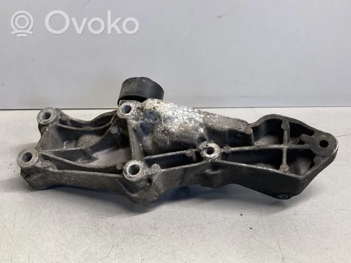 Opel Vivaro Support de générateur / alternateur 8200462166