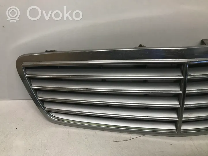 Mercedes-Benz C W203 Grille de calandre avant A2038800183