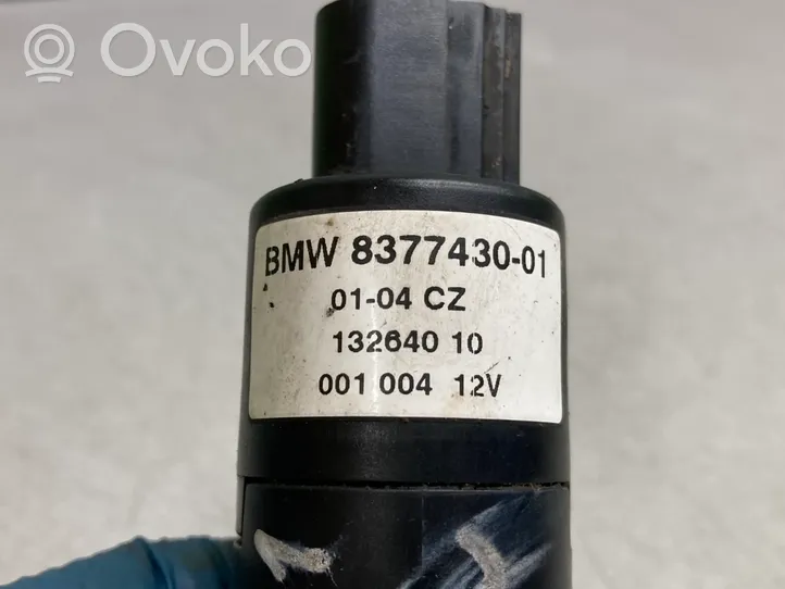 BMW 5 E60 E61 Žibintų apiplovimo skysčio siurbliukas 8377430