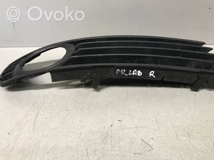 Audi A4 S4 B6 8E 8H Etupuskurin alempi jäähdytinsäleikkö 8E0807682A