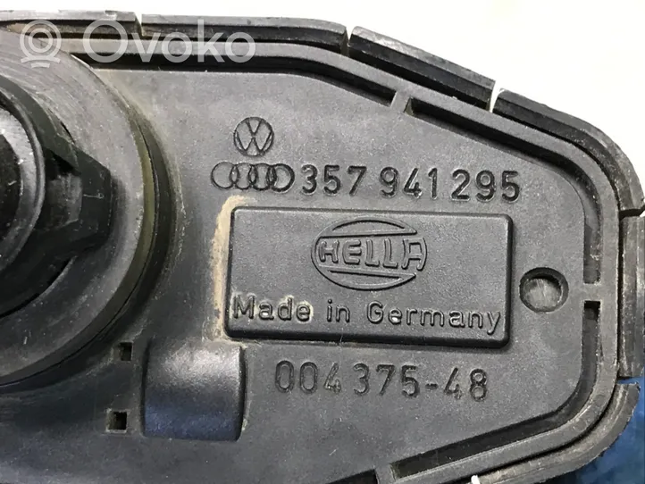 Volkswagen PASSAT B3 Žibintų aukščio reguliavimo varikliukas 357941295