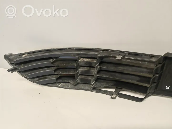 Volkswagen PASSAT B5.5 Grille inférieure de pare-chocs avant 3B0853665H