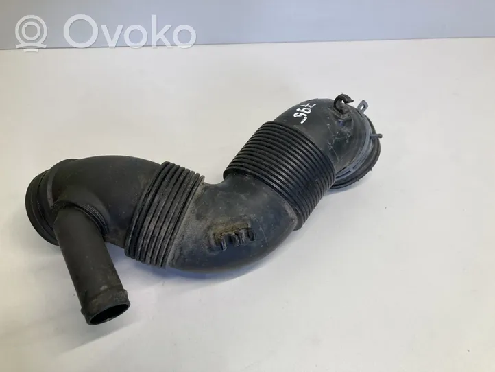 Volkswagen Golf VI Manguera/tubo del intercooler 3C0129654M