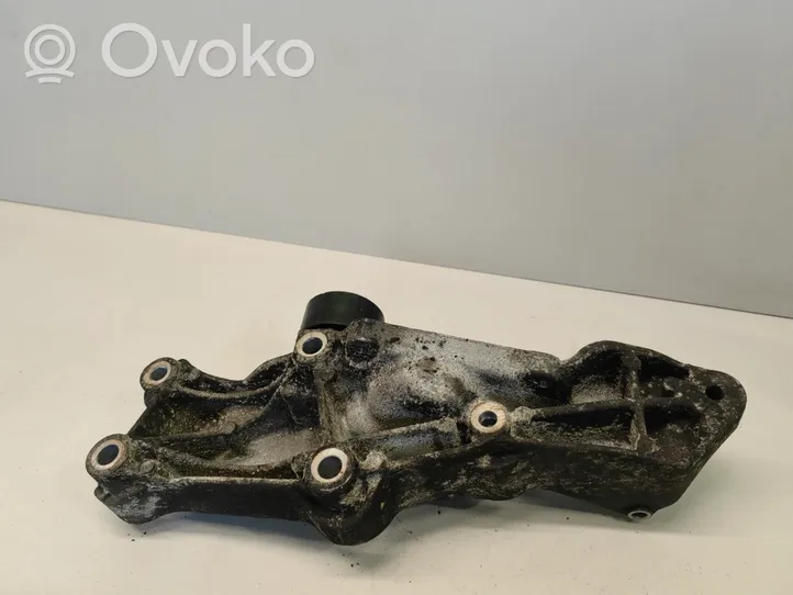 Opel Vivaro Supporto del generatore/alternatore 8200462166