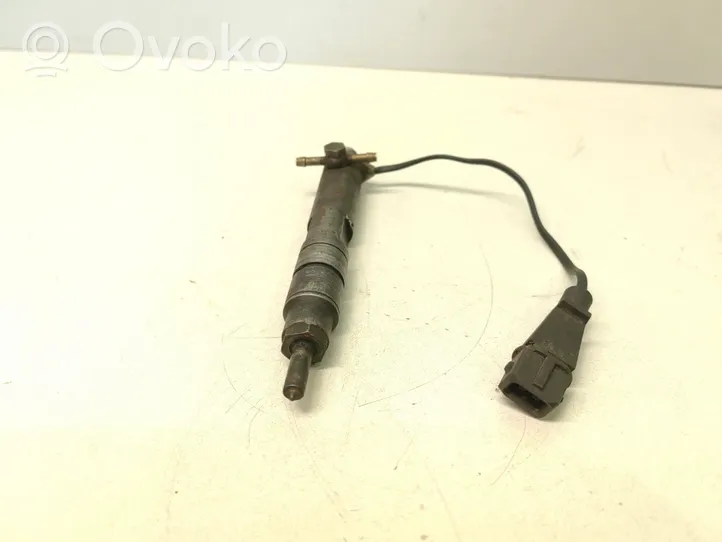 Volkswagen Golf III Fuel injector 028130201J