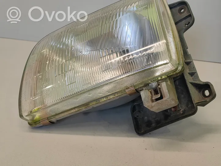 Nissan PickUp Phare frontale 