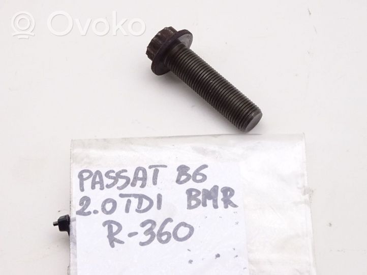 Volkswagen PASSAT B6 Pusašio pakabinamo guolio kronšteinas VW_PASSAT_B6_2.0_TDI_BMR_