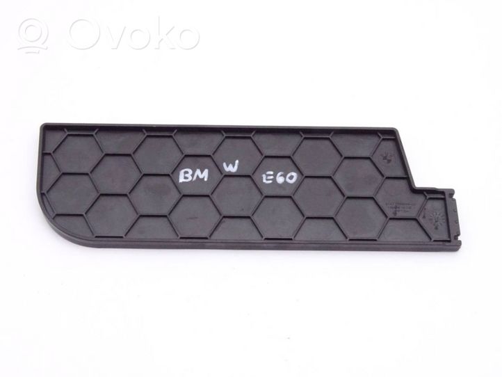 BMW 5 E60 E61 Panel osłony bagażnika 7076688