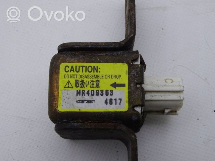 Mitsubishi Pajero Czujnik uderzenia Airbag MR409363