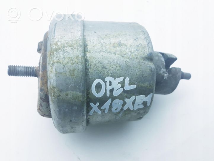 Opel Vectra B Moottorin kiinnityksen tyhjiöputki 