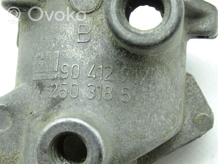 Opel Vectra B Boîtier de thermostat 90412717      