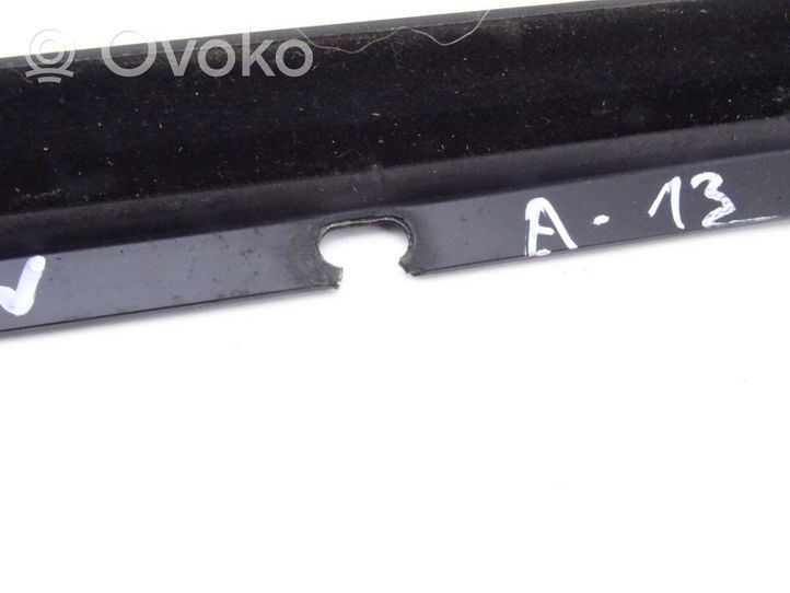 Volkswagen Golf V Takaoven tuulilasin kisko 1K9839475A 