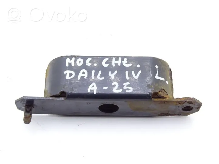 Iveco Daily 4th gen Staffa di montaggio del radiatore 93809291