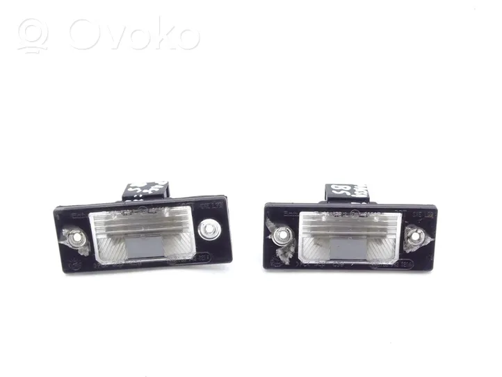 Volkswagen PASSAT B5.5 Lampa oświetlenia tylnej tablicy rejestracyjnej 1J5943021A