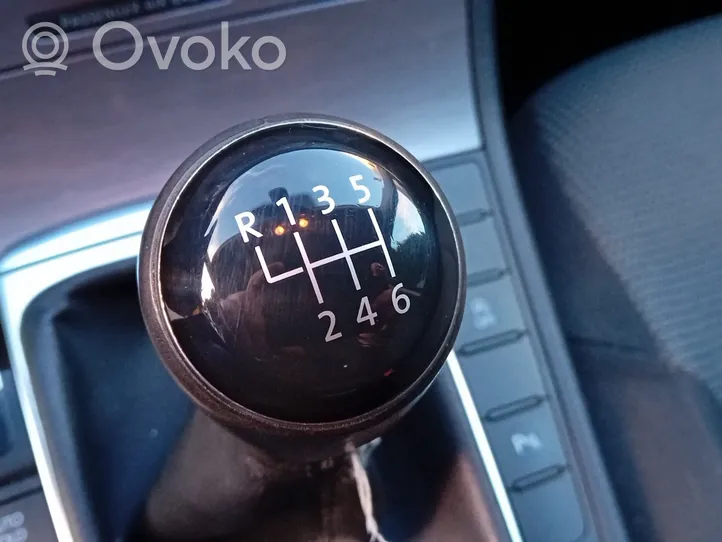 Volkswagen PASSAT B7 Gear shift switch/knob 