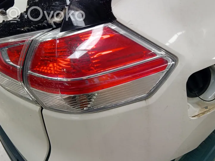 Nissan X-Trail T32 Lampy tylnej klapy bagażnika 