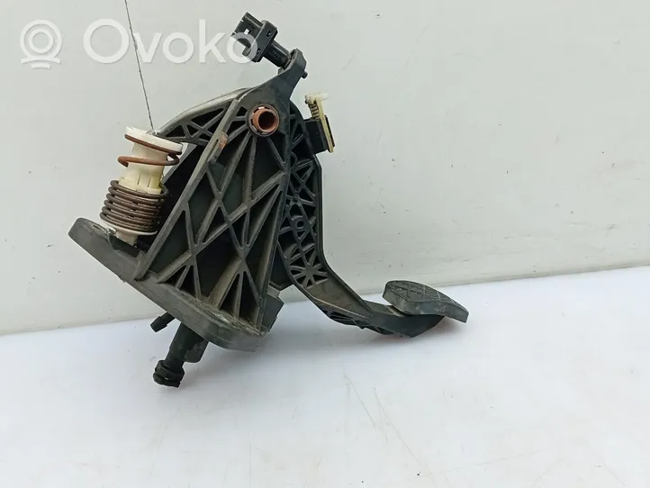 Mercedes-Benz A W176 Pedal assembly 