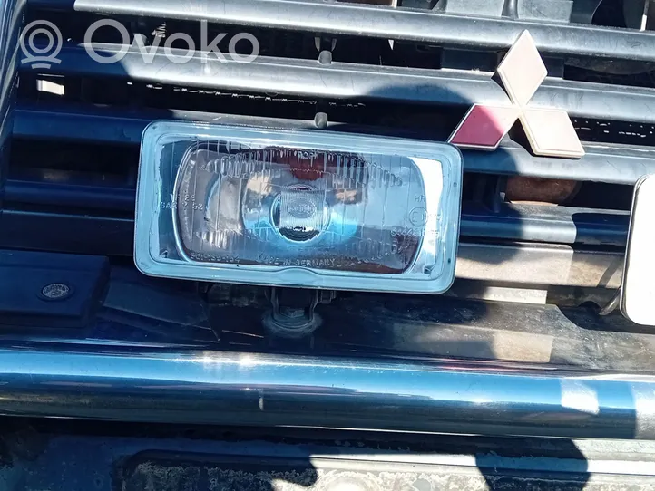 Mitsubishi Pajero Światło przeciwmgłowe przednie 