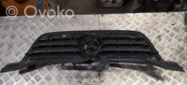 Volkswagen Caddy Maskownica / Grill / Atrapa górna chłodnicy 