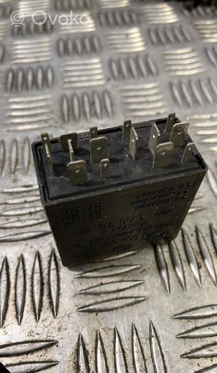 Audi A6 S6 C4 4A Light relay 