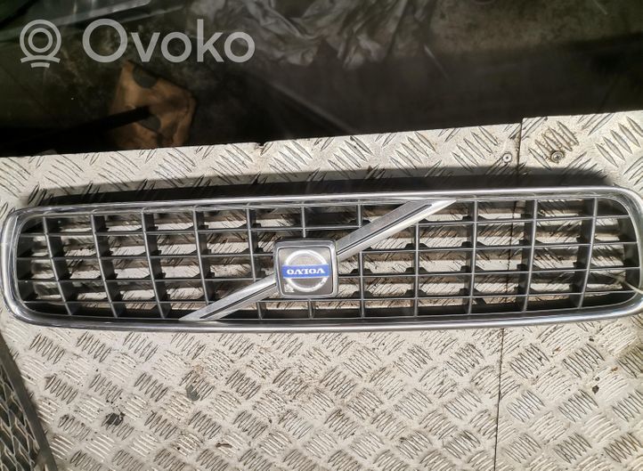 Volvo S40 Grotelės priekinės 