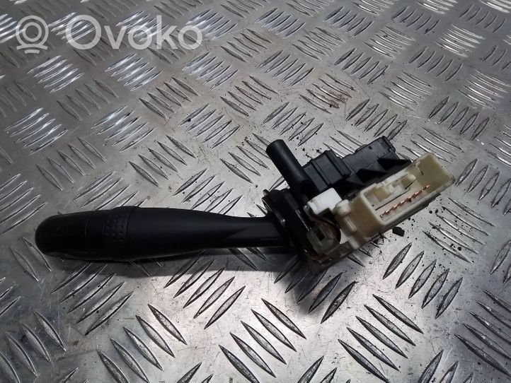 Toyota Yaris Verso Manetka / Przełącznik kierunkowskazów 1736481