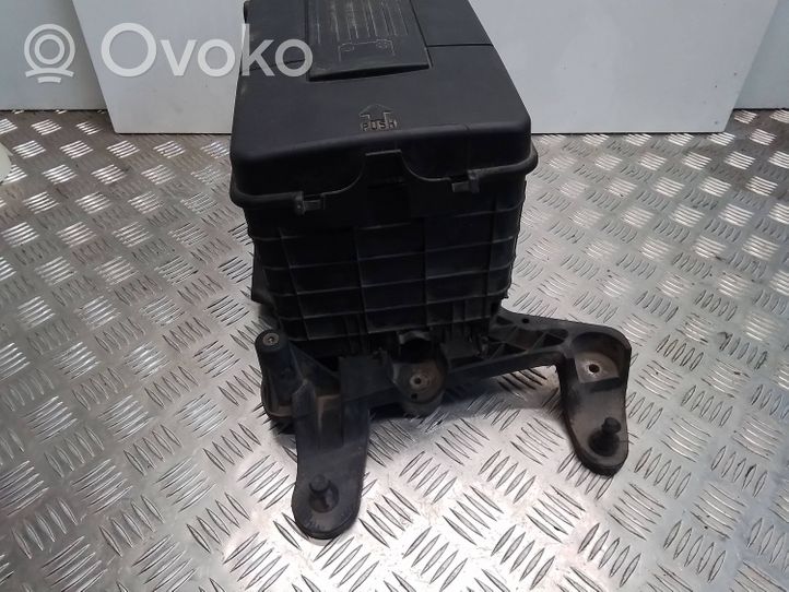 Volkswagen PASSAT CC Vassoio scatola della batteria 1K0915333